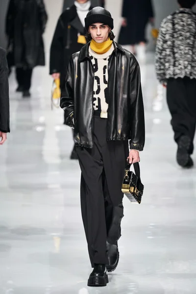 Look 14
